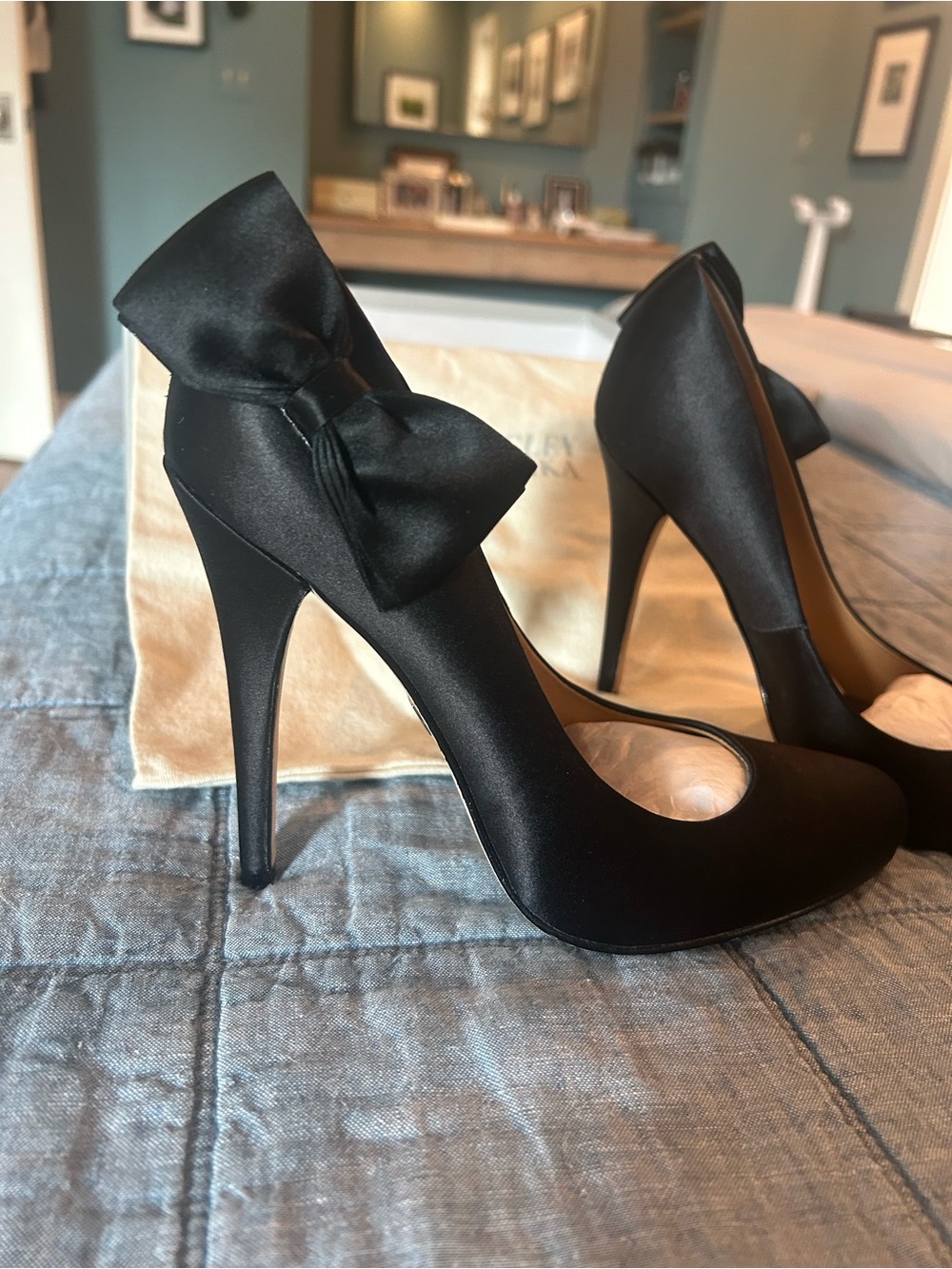Badgley Mischka Elegant Black Satin High Heel Pumps with Bow Accent